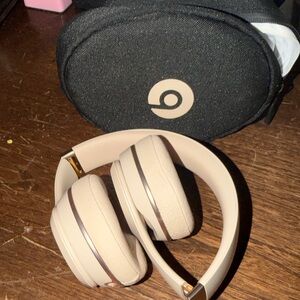 Pre Loved Beats by Dre On-Ear Headphones - Cream and Gold